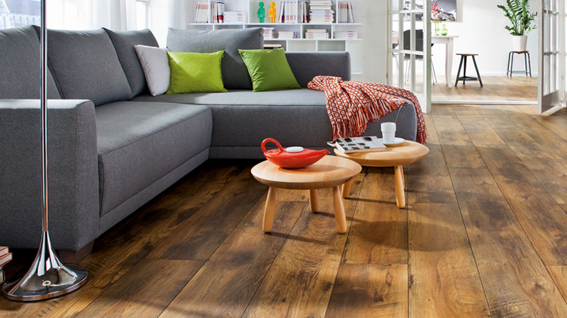 Ламинат Haro Tritty 100 Gran Via 4V Дуб Альтхольц 526712 2200×243×8 фото в интерьере Ламинат Haro Tritty 100 Gran Via 4V Дуб Альтхольц 526712 2200×243×8 фото в интерьере